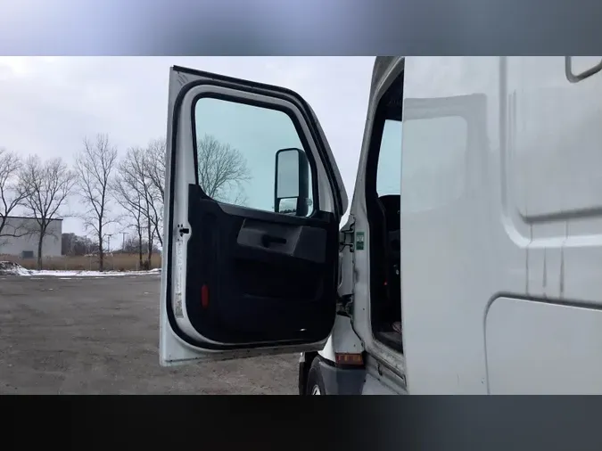 2021 Freightliner Cascadia 126