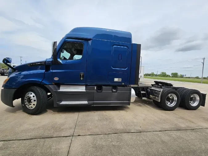 2021 FREIGHTLINER Cascadia 126