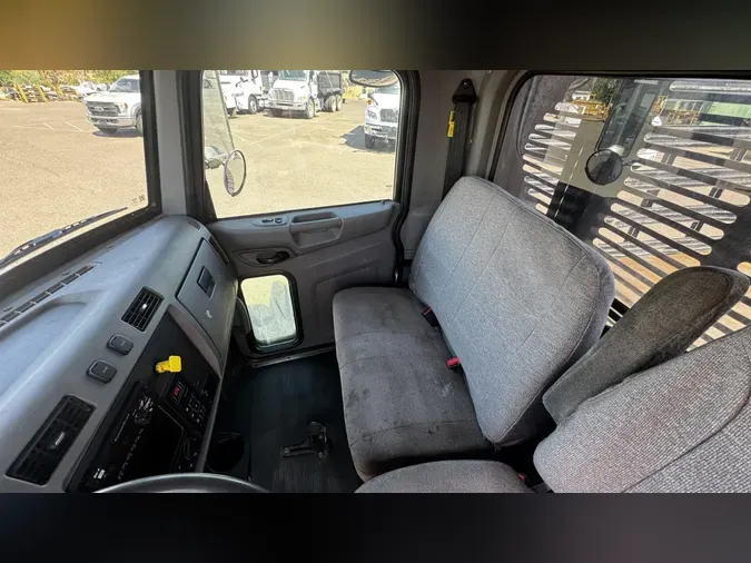 2019 Peterbilt 330