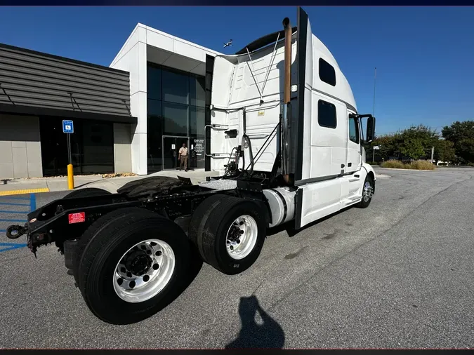 2020 Volvo VNL64T860