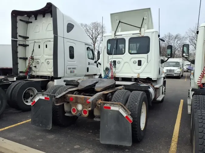 2016 FREIGHTLINER/MERCEDES CASCADIA 113