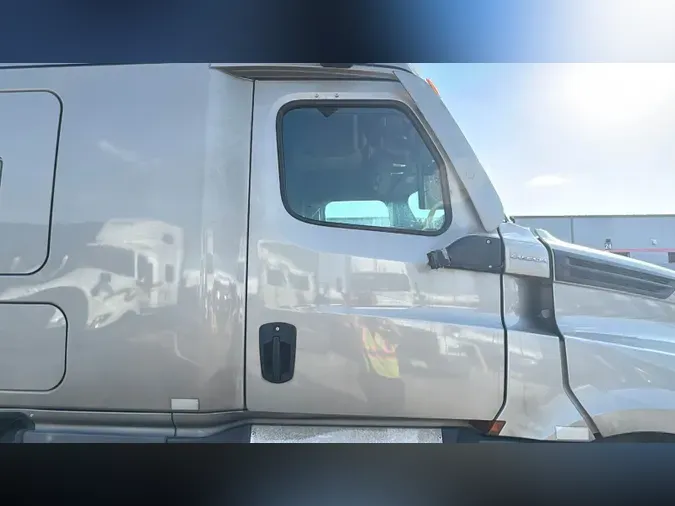 2022 Freightliner Cascadia 126