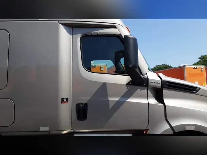 2025 Freightliner Cascadia 126