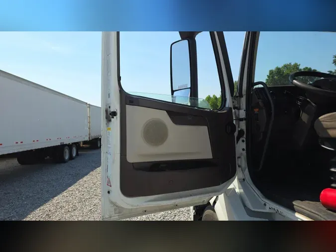 2018 Volvo VNL 740
