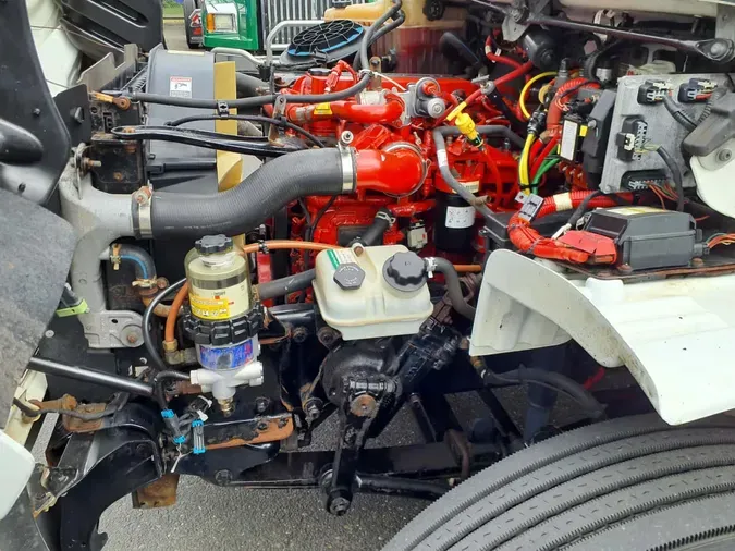 2018 FREIGHTLINER M2 106