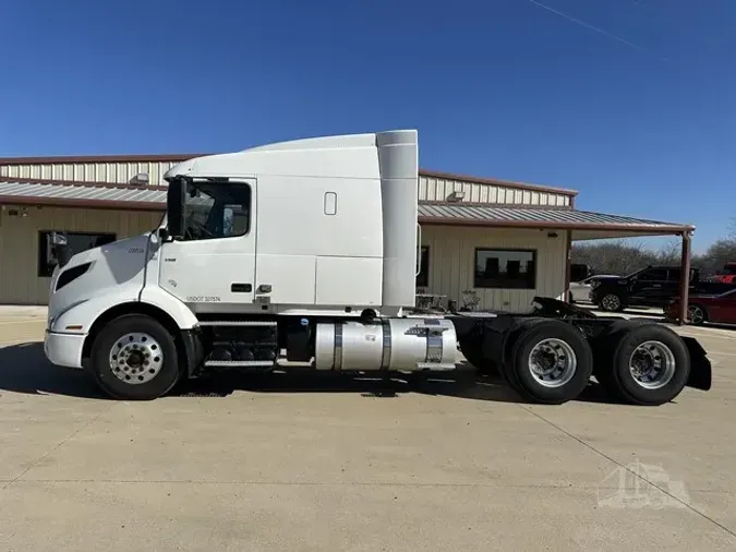 2019 VOLVO VNR64T640