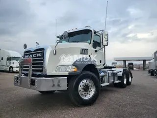 2020 MACK GR64BT