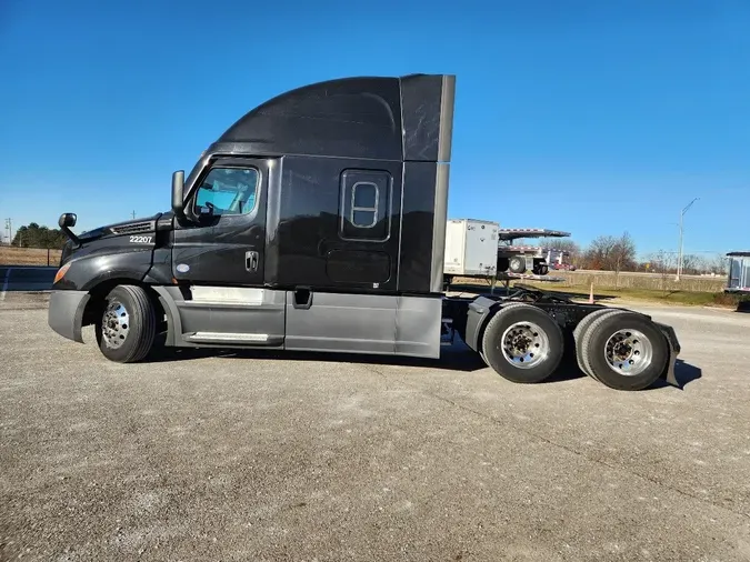 2022 FREIGHTLINER Cascadia 126