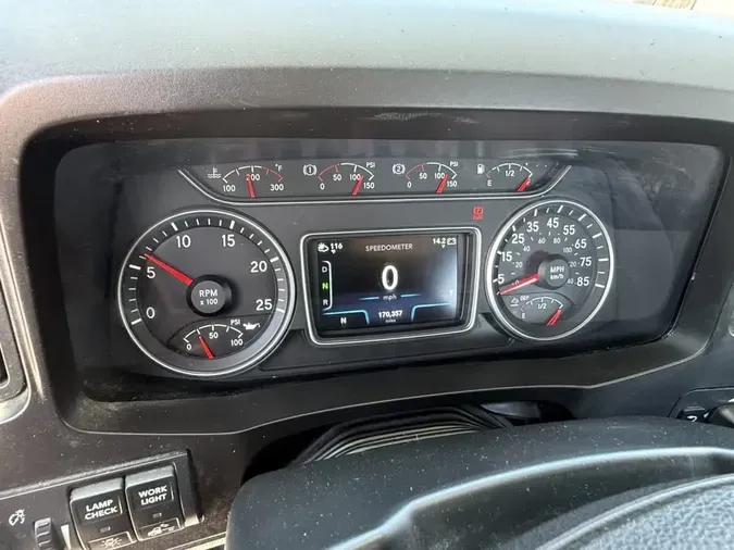2019 NAVISTAR INTERNATIONAL LT625 DAYCAB T/A7ad5ec70fa0f5c96ac4267ac4580ee55