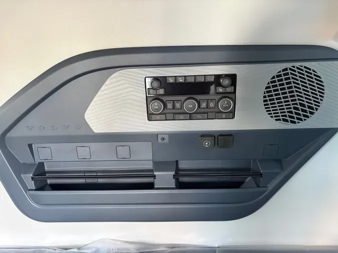 2027 VOLVO TRUCK VNL64TV04