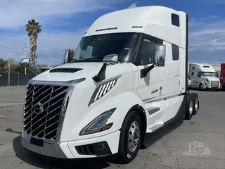 2026 VOLVO VNL42860