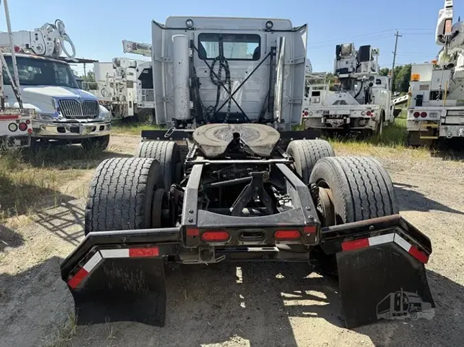 2013 VOLVO VNL64T300