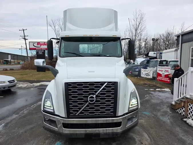 2019 VOLVO VNL42T 300