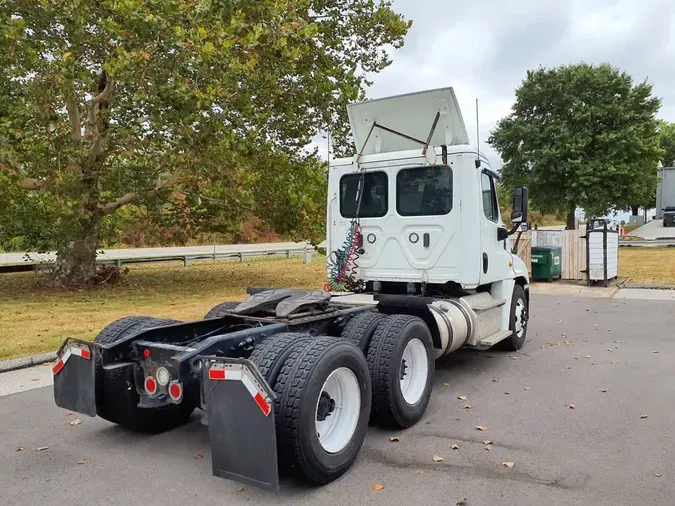 2019 FREIGHTLINER/MERCEDES CASCADIA 1257adc32b18b982142010e249b7606f60a