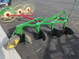 JOHN DEERE 810