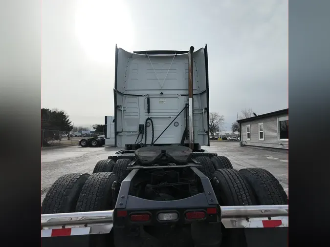 2022 VOLVO VNL64T860