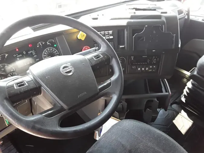 2020 VOLVO VNR64T-640