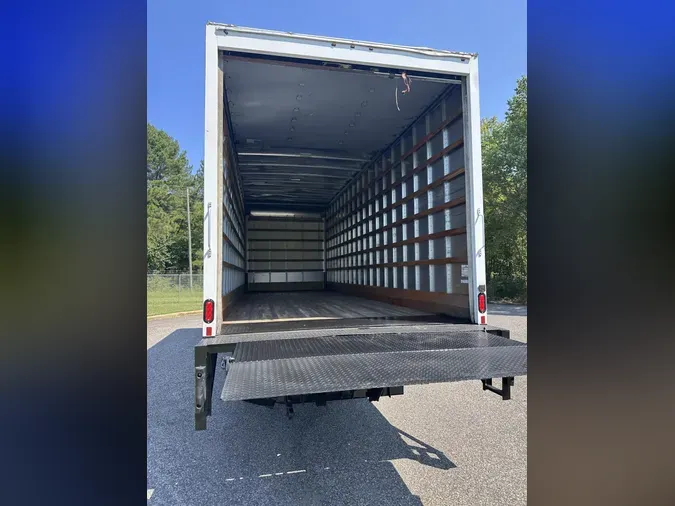 2019 Freightliner Business Class M2 106