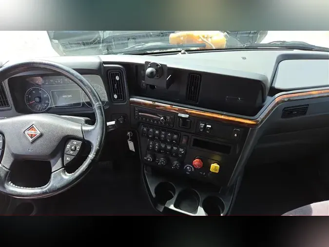 2021 INTERNATIONAL LT