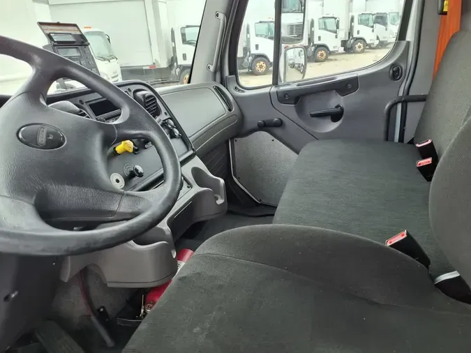 2016 FREIGHTLINER M2 106