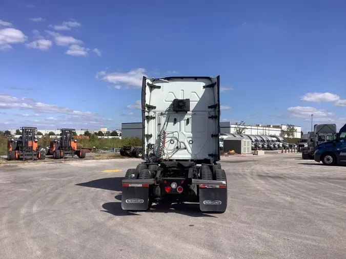 2022 Freightliner Cascadia 126