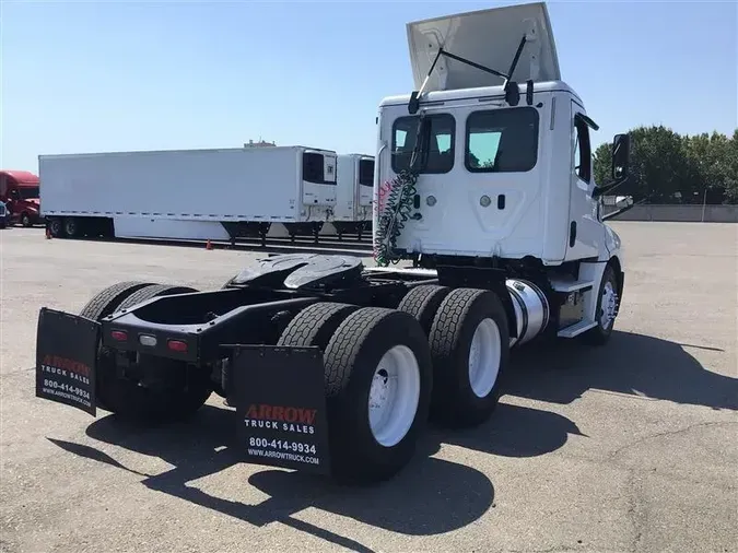 2019 FREIGHTLINER CA126