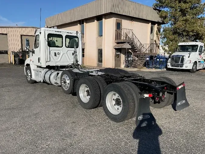 2018 Freightliner X12584ST