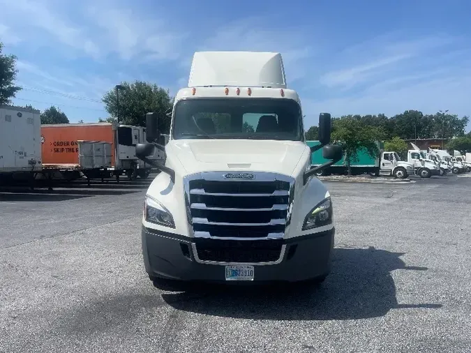 2018 Freightliner T12664ST