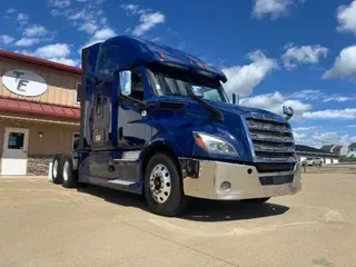 2020 Freightliner Cascadia 126