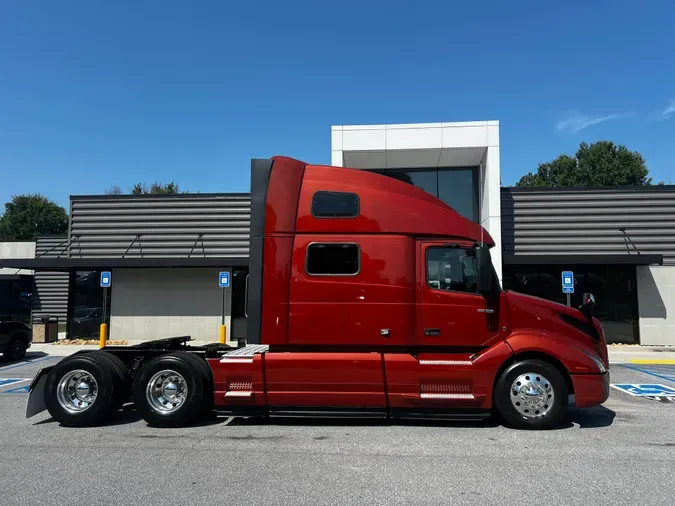 2022 Volvo VNL64T860