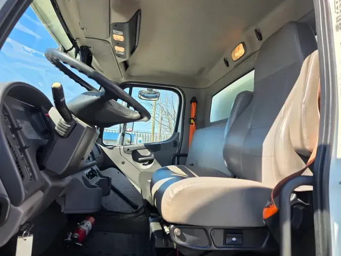 2019 FREIGHTLINER/MERCEDES M2 106