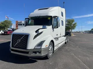 2025 VOLVO VNL64T860