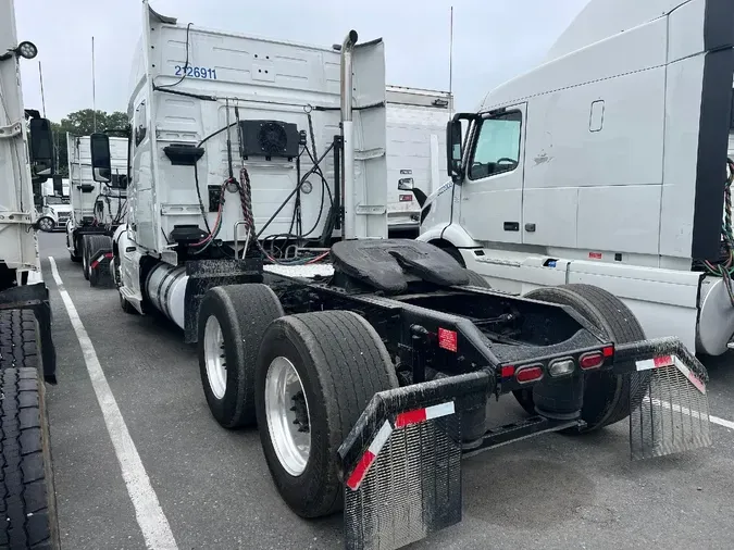 2022 VOLVO VNL64T740