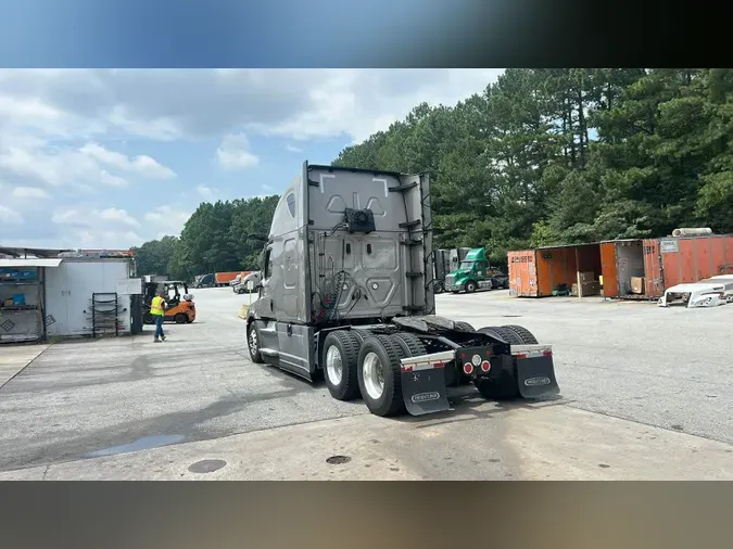 2022 Freightliner Cascadia 126