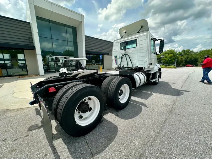 2019 Volvo VNL64T300