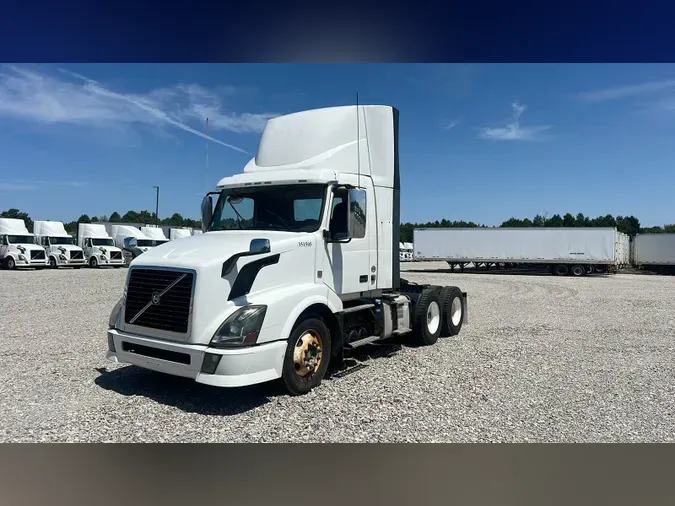 2015 Volvo VNL300