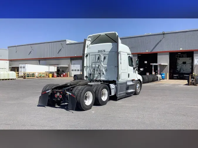 2021 Freightliner Cascadia 126