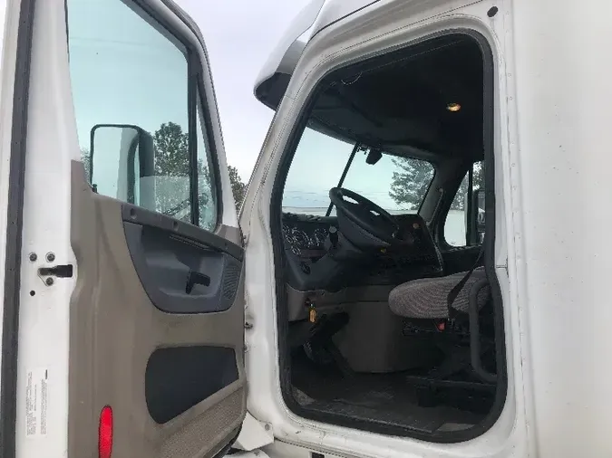 2017 Freightliner X12584ST