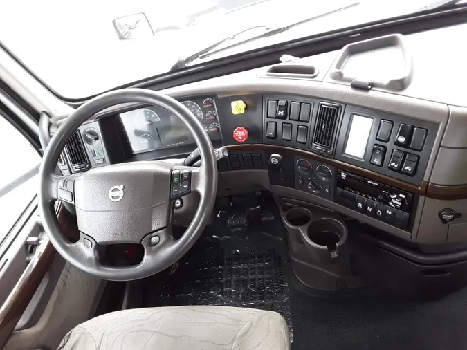 2018 VOLVO VNL64TRACTOR