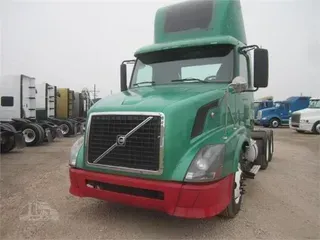2009 VOLVO VNL64T300