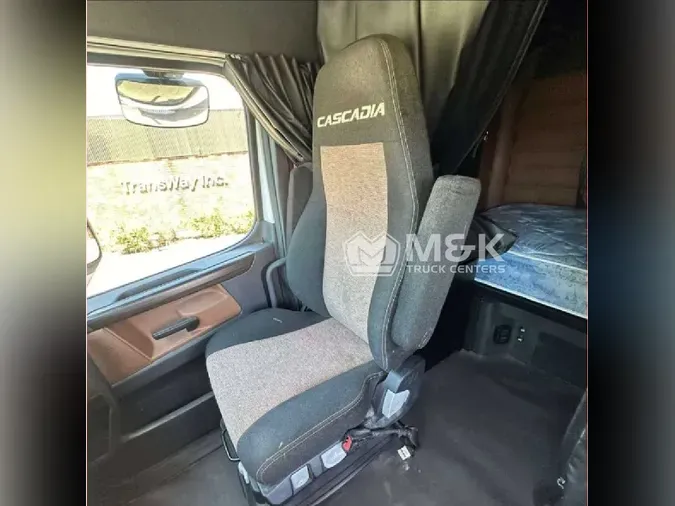 2020 FREIGHTLINER Cascadia 126