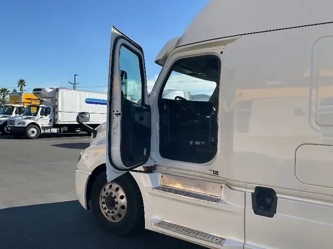 2019 Freightliner T12664ST