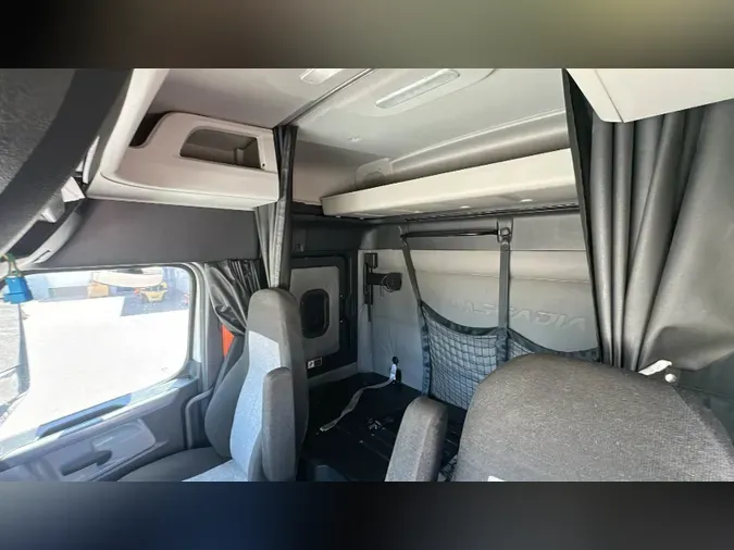 2021 Freightliner Cascadia 126