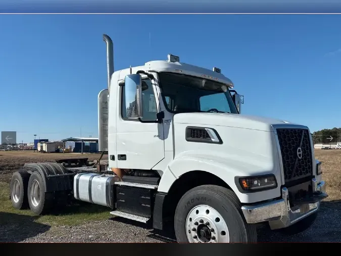 2023 VOLVO VHD64FT300