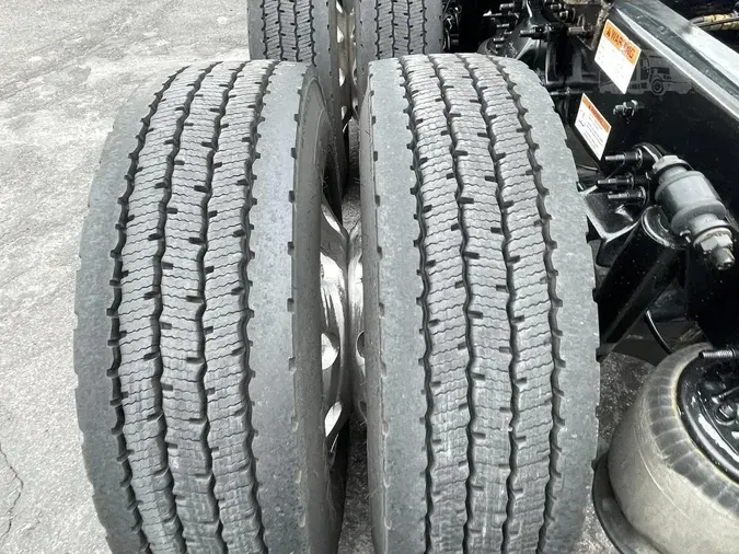 2022 FREIGHTLINER Cascadia 126