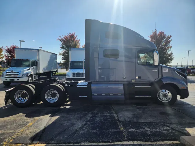 2022 VOLVO VNL64T760