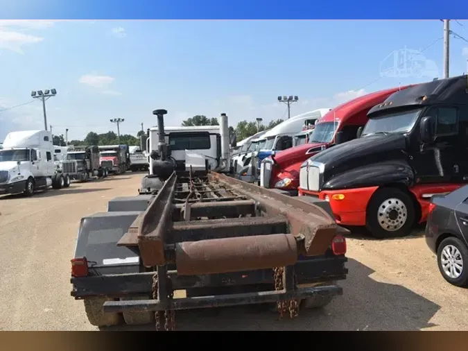2001 MACK MR688S