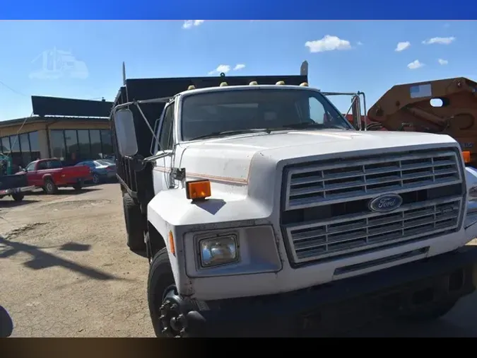 1988 FORD F700