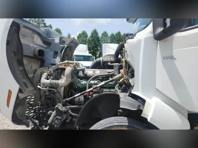 2019 Volvo VNL300