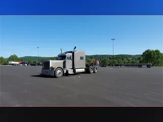 2004 PETERBILT 379